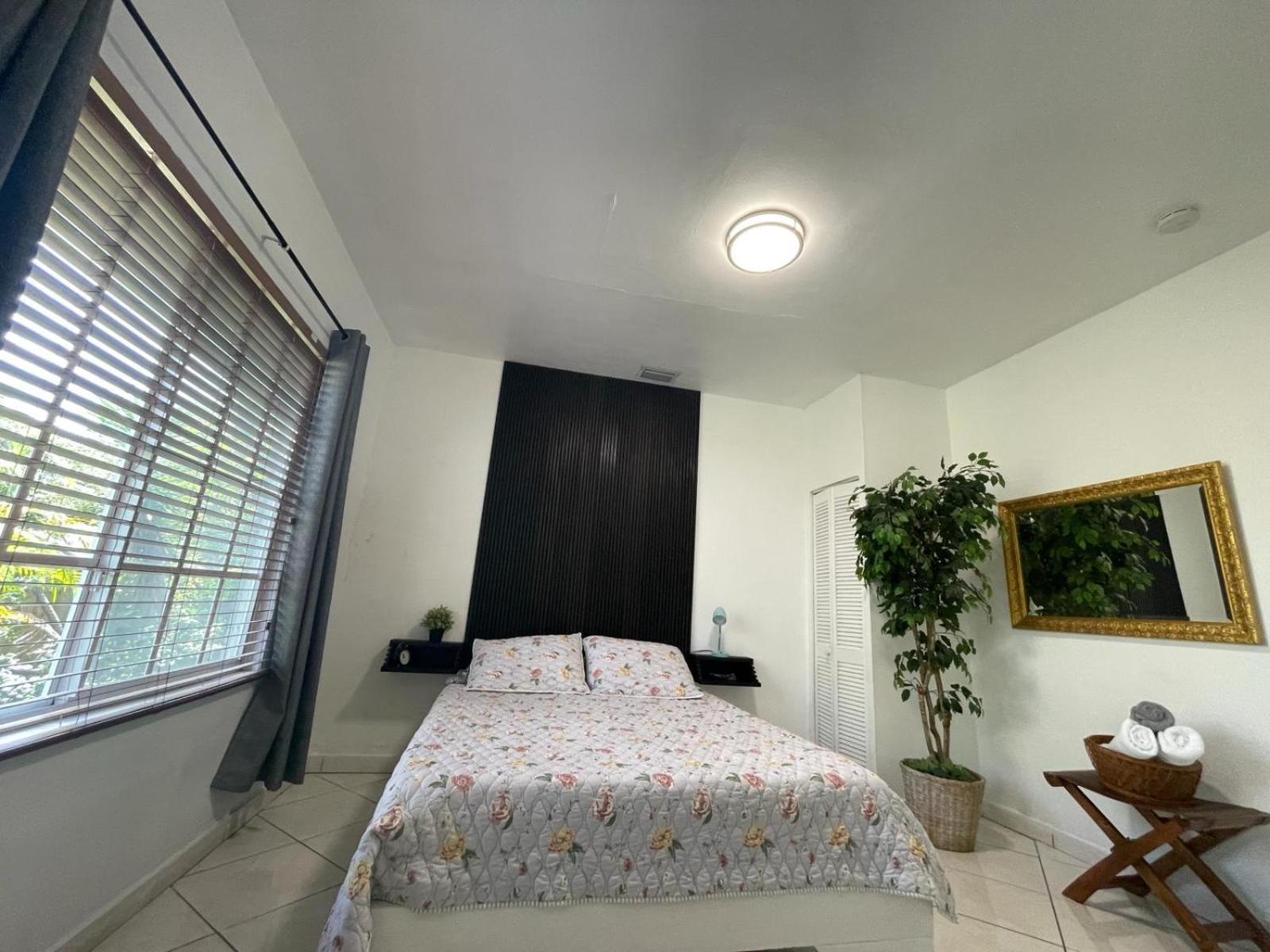 Private Suite Next To Calle Ocho Miami Dış mekan fotoğraf